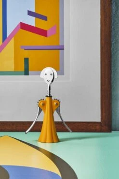 Alessi Kurkentrekker Anna G. - AM01 DY - Geel - Door Alessandro Mendini 6 Alessi Kurkentrekker Anna G. - AM01 DY - Geel - Door Alessandro Mendini -Le Creuset Winkel 0013 AM01 DY amb 2x3