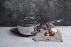 Saveur Selects Steelpan Voyage - TriPly RVS - ø 20 Cm / 1.8 Liter -Le Creuset Winkel 1 2 1 scaled 1
