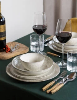 Jay Hill Bestekset Laguiole - Olijfhout - 4-delig -Le Creuset Winkel 10 8720955225120 9Jay Hill jersey servies sfeer 6