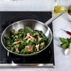 BK Wokpan Bright RVS - ø 28 Cm - Zonder Anti-aanbaklaag 8 BK Wokpan Bright RVS - ø 28 Cm - Zonder Anti-aanbaklaag -Le Creuset Winkel 11bc81fcb685ce434ad45e2c9fc75a1efe62e3fe BK Bri WokP 1pc CC005747 001 PIU