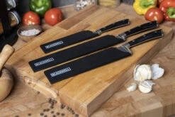 Blackwell Mesbeschermer - Universeel - Zwart - Voor Messen Met Een Lemmet Tot 22 Cm -Le Creuset Winkel 12 Blackwell Messenbeschermers sfeer 1