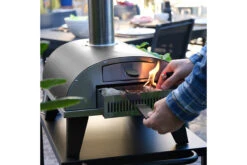 ZiiPa Pizza Oven Piana - Houtgestookt - Met Thermometer - Leisteen - Voor ø 30 Cm Pizza's - Roterende Pizzasteen -Le Creuset Winkel 159597 scaled