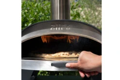 ZiiPa Pizza Oven Piana - Houtgestookt - Met Thermometer - Leisteen - Voor ø 30 Cm Pizza's - Roterende Pizzasteen -Le Creuset Winkel 159601 scaled