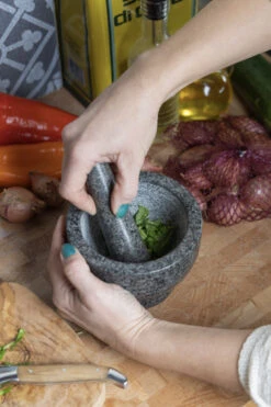 Jay Hill Vijzel - Granite - ø 13 Cm 7 Jay Hill Vijzel - Granite - ø 13 Cm -Le Creuset Winkel 18 8720812849285 5