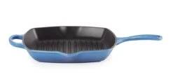 Le Creuset Grillpan Signature - Azure - 26 X 26 Cm - Geëmailleerde Anti-aanbaklaag 10 Le Creuset Grillpan Signature - Azure - 26 X 26 Cm - Geëmailleerde Anti-aanbaklaag -Le Creuset Winkel 20183262200422 alt1 scaled