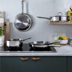 BK Hapjespan Met Deksel - Bright RVS - ø 28 Cm - Zonder Anti-aanbaklaag -Le Creuset Winkel 23f28ce08a675f8207040ca3b1b15cd04406522d BK Bri SauteP 1pc CC005749 001 Collection