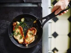 BK Koekenpan Black Steel - ø 30 Cm - Zonder Anti-aanbaklaag 13 BK Koekenpan Black Steel - ø 30 Cm - Zonder Anti-aanbaklaag -Le Creuset Winkel 3a0edf7e9fc57021e9247b0896c9f94040984ce9 BlackSteel 05 11 b93106 1 1