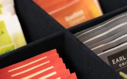 Sakura Tea Theedoos - Zwart - 6-vaks - Met Fluweel - 43 X 9 Cm -Le Creuset Winkel 4 detail 6 en 9 3 scaled