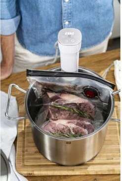 Zwilling Sous Vide Stick Enfinigy - Nauwkeurige Temperatuurinstelling - IPX7 Waterproof - Zwart 24 Zwilling Sous Vide Stick Enfinigy - Nauwkeurige Temperatuurinstelling - IPX7 Waterproof - Zwart -Le Creuset Winkel 4009839546716 11