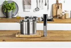 Zwilling Sous Vide Stick Enfinigy - Nauwkeurige Temperatuurinstelling - IPX7 Waterproof - Zwart 17 Zwilling Sous Vide Stick Enfinigy - Nauwkeurige Temperatuurinstelling - IPX7 Waterproof - Zwart -Le Creuset Winkel 4009839546716 4