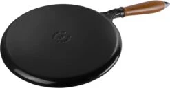 Staub Pannenkoekenpan - Zwart - ø 28 Cm - Geëmailleerde Anti-aanbaklaag -Le Creuset Winkel 40509 525 0 5 scaled
