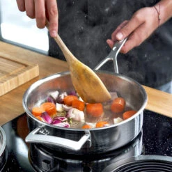 Demeyere Hapjespan Industry 5 - ø 24 Cm / 2.8 Liter + Deksel -Le Creuset Winkel 40850 681 0 Product In Use OS 750x750 1 1