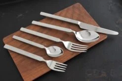 Alessi Sauslepel Dry - 4180/13 - Door Achille Castiglioni 5 Alessi Sauslepel Dry - 4180/13 - Door Achille Castiglioni -Le Creuset Winkel 484 2 3 2