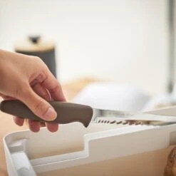 Yamazaki Broodtrommel Met Messenhouder Tower Wit -Le Creuset Winkel 4946TOWERBREADCASEWITHKNIFEHOLDERWH 6 1000x