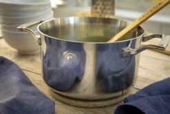 Saveur Selects Kookpan - TriPly RVS - ø 22 Cm / 4.7 Liter 7 Saveur Selects Kookpan - TriPly RVS - ø 22 Cm / 4.7 Liter -Le Creuset Winkel 4QT Casserole Lifestyle 1 scaled 1