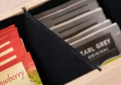 Sakura Tea Theedoos - Hout - 6-vaks - Met Fluweel - 24 X 16 Cm -Le Creuset Winkel 5 detail 6 lang hout 2 scaled