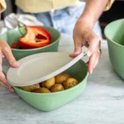 Koziol Vershoudbakje Connect Groen 21 X 21 X 7 Cm / 1.3 Liter 5 Koziol Vershoudbakje Connect Groen 21 X 21 X 7 Cm / 1.3 Liter -Le Creuset Winkel 7275 connect box 703 2 os1 scaled