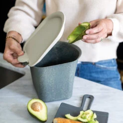 Koziol Tafelprullenbak Bibo Grijs -Le Creuset Winkel 7605 bibo 701 os scaled