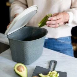 Koziol Tafelprullenbak Bibo Grijs -Le Creuset Winkel 7605 bibo 7250 snap s 701 os scaled