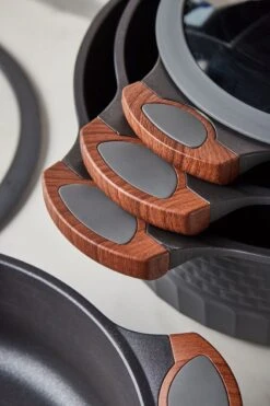 Resto Kitchenware Pannenset - 13 Delige Set - Inductie En Alle Andere Warmtebronnen -Le Creuset Winkel 799x1200 2