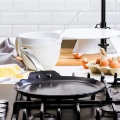 GreenPan Pannenkoekenpan Copenhagen - Zwart - ø 28 Cm - Keramische Anti-aanbaklaag -Le Creuset Winkel 7f25fdc89fa44bbd4040a8ad18023cc6a9184474 2 Cop PancakeP 28cm CC003112 001 ProduLife5B15D