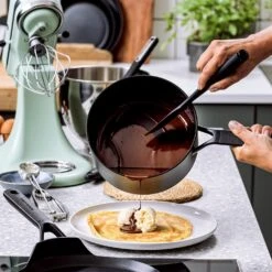 KitchenAid Steelpan Classic Forged - ø 20 Cm / 3.1 Liter - Keramische Anti-aanbaklaag 6 KitchenAid Steelpan Classic Forged - ø 20 Cm / 3.1 Liter - Keramische Anti-aanbaklaag -Le Creuset Winkel 81QE255Mf6L. AC SL1500