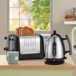Dualit Broodrooster Lite - 4 Sleuven - Black - D46225 9 Dualit Broodrooster Lite - 4 Sleuven - Black - D46225 -Le Creuset Winkel 85957 lite jug kettle4 toaster 4 slot black lifestyle web