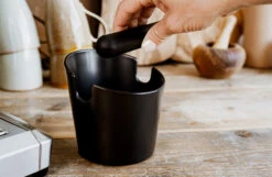 Jay Hill Uitklopbak Koffie Espresso Zwart -Le Creuset Winkel 8720364451127 1