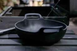Blackwell Balti Dish - Gietijzer - Zwart - ø 25 Cm / 2.7 Liter -Le Creuset Winkel 8720364455606 2 2 scaled