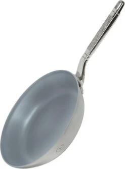 Saveur Selects Pannenset Voyage Series (Hapjespan ø 25 Cm + Koekenpan ø 30 Cm) - TriPly RVS - Inductie En Alle Andere Warmtebronnen -Le Creuset Winkel 888x1200