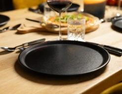Jay Hill Pizzaborden Speckle Black - ø 32 Cm - 4 Stuks -Le Creuset Winkel AR7A5848