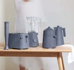 Alessi Filter-koffiezetapparaat Plissé - 1.5 Liter - Grijs - Michele De Lucchi - MDL14 G 9 Alessi Filter-koffiezetapparaat Plissé - 1.5 Liter - Grijs - Michele De Lucchi - MDL14 G -Le Creuset Winkel Alessi Plisse Grijs 5