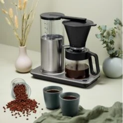 Wilfa Filter-koffiezetapparaat Classic Steel - 1.25 Liter - WI602273 -Le Creuset Winkel Coffee Brewer Classic Pause CM3S A100 Environment Sqr 63c11c3c6e9445.09868237