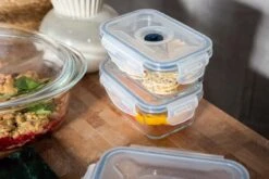 Sareva Vacuum Ovenschalen / Vershoudbakjes - Hittebestendid Glas - 3 Delige Set / 485 Ml + 970 Ml -Le Creuset Winkel Crumble in ovenschaal en vershoudbakjes 4 1 scaled