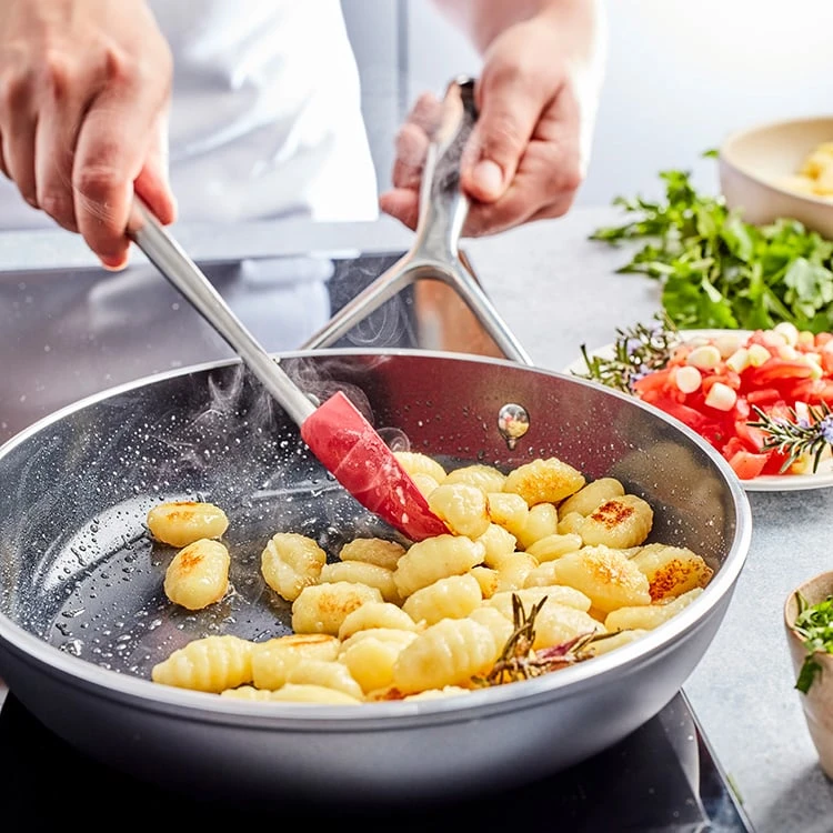 Demeyere Koekenpan Alu Plus 3 - Ceraforce - ø 24 Cm - Keramische Anti-aanbaklaag 2 Demeyere Koekenpan Alu Plus 3 - Ceraforce - ø 24 Cm - Keramische Anti-aanbaklaag - Afbeelding 2