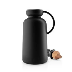 Eva Solo Thermoskan Silhouette Zwart 1 Liter 6 Eva Solo Thermoskan Silhouette Zwart 1 Liter -Le Creuset Winkel Eva Solo Silhouette Isolierkanne 1 l schwarz offen