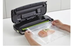 FoodSaver Vacumeermachine Urban Premium - Zilver - FFS015/X -Le Creuset Winkel FFS015X Lifestyle 7 5d36deff65a4b8.73503066