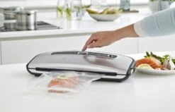 FoodSaver Vacumeermachine Urban Premium - Zilver - FFS015/X -Le Creuset Winkel FFS015X Lifestyle 9 5d36df627dc818.42286895