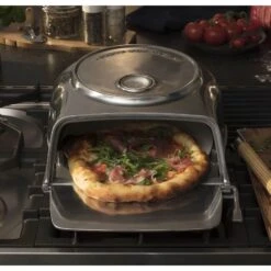 Fernus & Friends Pizza Oven - Voor Fornuis - Pure Polished Aluminium - Voor ø 26 Cm Pizza's -Le Creuset Winkel Fernus Aluminium Voorkant Sfeer