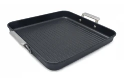 Valira Grillpan Aire Met Handgrepen - 23 X 23 Cm - Standaard Anti-aanbaklaag 9 Valira Grillpan Aire Met Handgrepen - 23 X 23 Cm - Standaard Anti-aanbaklaag -Le Creuset Winkel GrillpanMetHandvaten23x23cm.jpg3