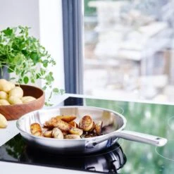 KitchenAid Koekenpan - Multi-Ply RVS - ø 24 Cm - Zonder Anti-aanbaklaag -Le Creuset Winkel KA Koekenpan Multiply Stainless 2 1