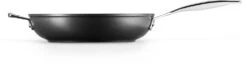Le Creuset Sauteerpan Les Forgées TNS - ø 28 Cm / 3.2 Liter - Standaard Anti-aanbaklaag 11 Le Creuset Sauteerpan Les Forgées TNS - ø 28 Cm / 3.2 Liter - Standaard Anti-aanbaklaag -Le Creuset Winkel LC 20190328 ZS PS FS 51101280010202 003 1