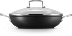 Le Creuset Hapjespan Met Deksel - Les Forgées TNS - ø 26 Cm / 2.7 Liter - Standaard Anti-aanbaklaag 13 Le Creuset Hapjespan Met Deksel - Les Forgées TNS - ø 26 Cm / 2.7 Liter - Standaard Anti-aanbaklaag -Le Creuset Winkel LC 20190624 ZS PS FS 51107260010502 003