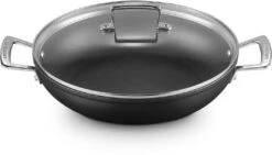 Le Creuset Hapjespan Met Deksel - Les Forgées TNS - ø 28 Cm / 3.2 Liter - Standaard Anti-aanbaklaag -Le Creuset Winkel LC 20190624 ZS PS FS 51107280010502 002