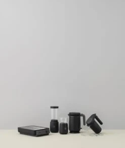 RIG TIG Rig-Tig Handmixer Foodie - 170 W - Zwart -Le Creuset Winkel LS Z00601 1 Z00602 1 Z00603 1 Z00604 1 Z00605 1 FOODIE black 1