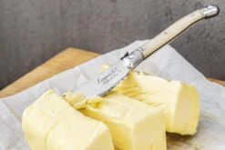 Laguiole Style De Vie Botermessen Parelmoer - 4 Stuks 7 Laguiole Style De Vie Botermessen Parelmoer - 4 Stuks -Le Creuset Winkel Laguiole botermes parelmoer gr 3