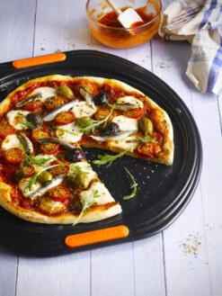 Le Creuset Pizzaplaat Patiliss - ø 33 Cm -Le Creuset Winkel Le Creuset Pizzaplaat Sfeer