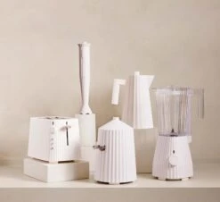 Alessi Waterkoker Plissé - Droogkookbeveiliging - Wit - Michele De Lucchi - 1 Liter - MDL06/1 W -Le Creuset Winkel MDL 06 07 08 09 10 AMB GROUPAGE WHITE A4 3500pxl 1