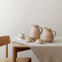 Stelton Thermoskan Voor Koffie Amphora Soft Black 1 Liter 3 Stelton Thermoskan Voor Koffie Amphora Soft Black 1 Liter -Le Creuset Winkel Media amphora