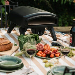 Nero Cooking Pizza Oven - Op Gas Voor Buiten - Zwart - Voor ø 35 Cm Pizza's -Le Creuset Winkel Nero Sfeer10